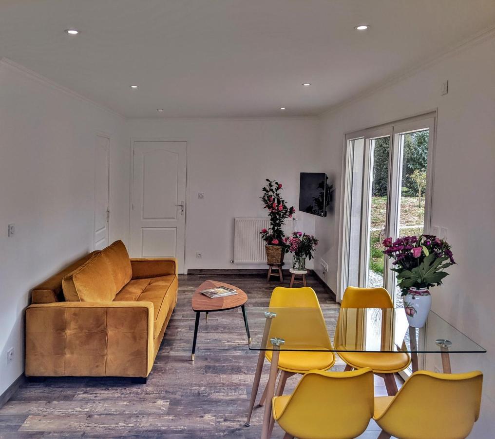 Maison Blanche En Cote De Nacre