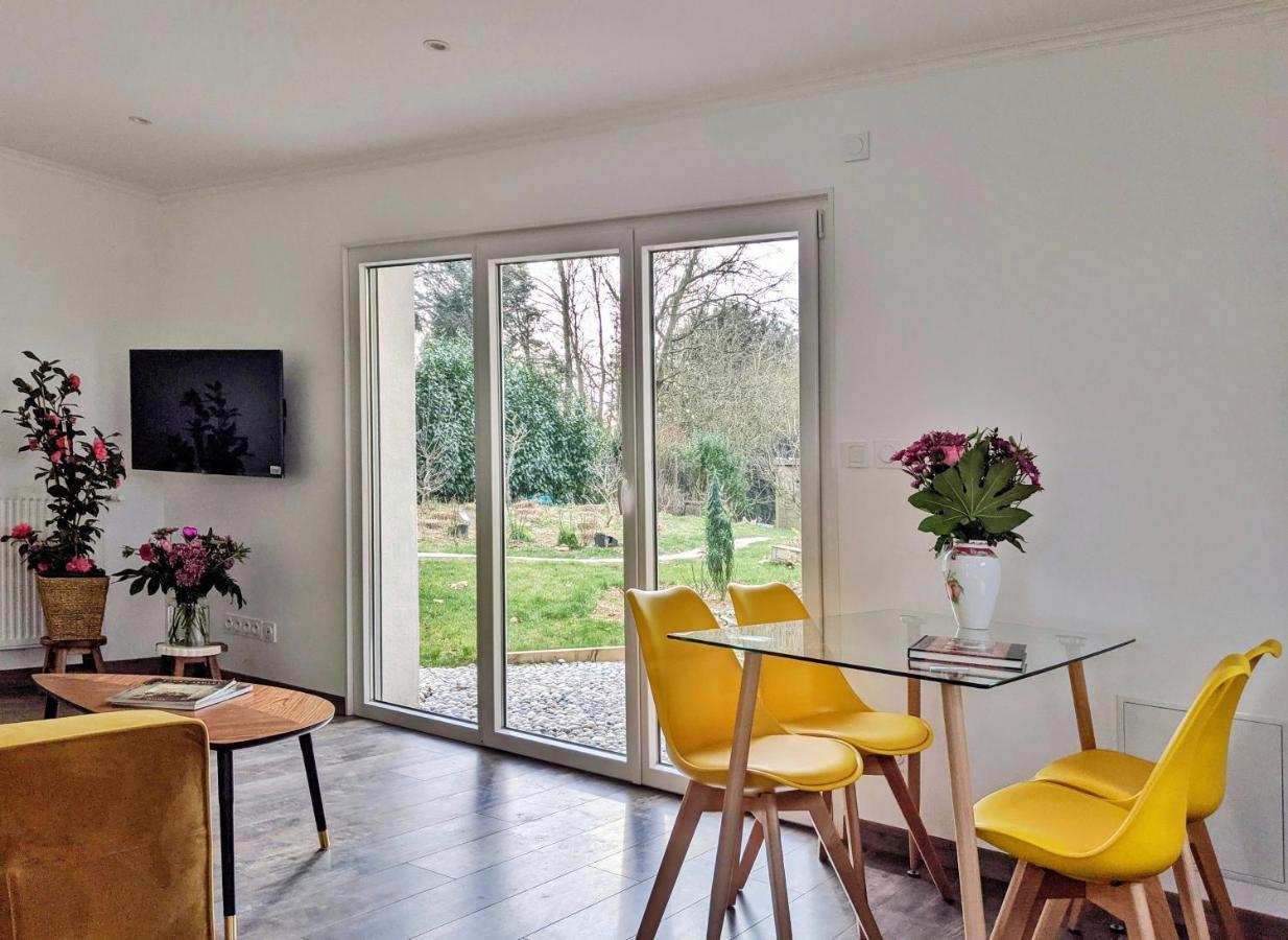 Maison Blanche En Cote De Nacre *